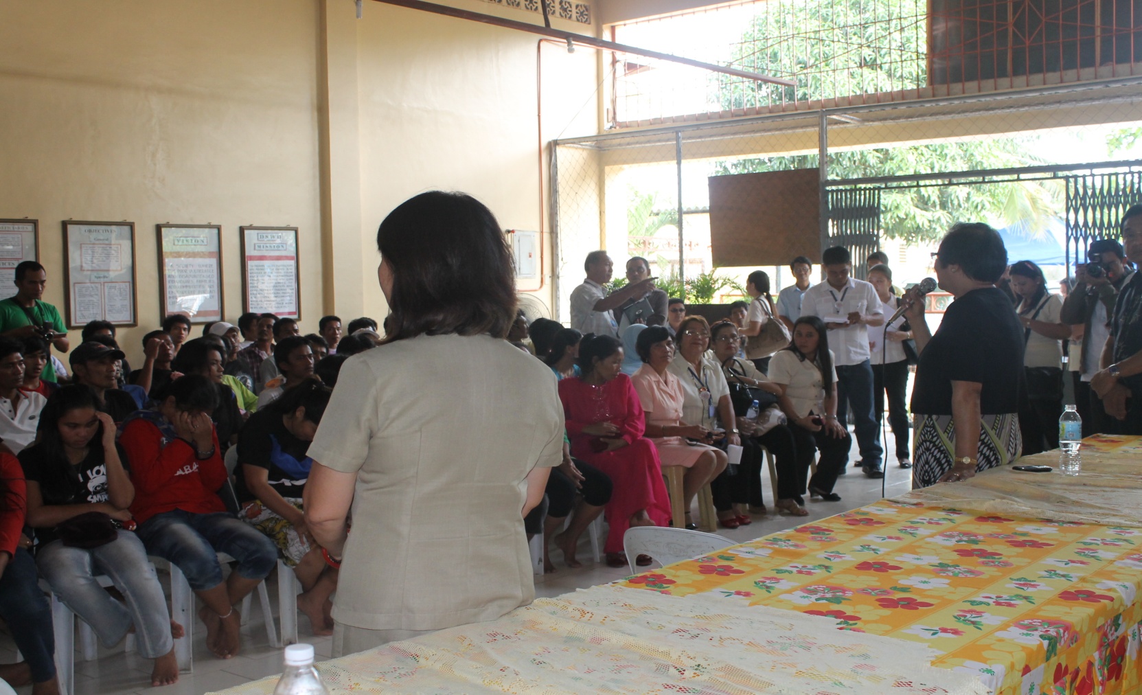 DSWD social worker discusses the government’s reintegration program to returning overseas Filipino workers