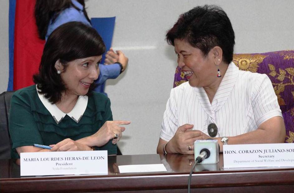Secretary Soliman exchanges pleasantries with Maria Lourdes Heras-De Leon, president of Ayala Foundation, Inc. during the MOA signing