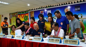 Bottom row, from L-R Congresswoman Maria Carmen Zamora, Kalahi-CIDSS National Project Manager Edgar Pato, ComVal Governor Arturo Uy, and DILG Undersecretary Francisco Fernandez sign the Memorandum of Agreement.