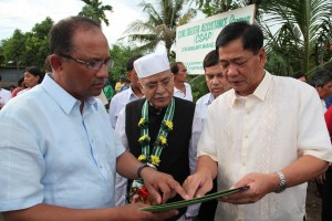 Los Banos Mayor Caesar S. Perez engages Bangladesh officials on the mitty-gritty of the CSAP project in Sitio Ibaba, Brgy Maahas, Los Banos, Laguna