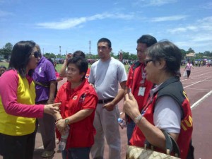 Secretary Soliman with Mayor Isabelle Climaco-Salazar (left) at the Zamboanga Grandstand to check the situation of evacuees