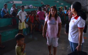 Subic Social Welfare and Development Officer Nelly Pagar talks to an evacuee during a visit to the Wawandue Sports Complex in Subic where some 22 families continue to stay. Subic Social Welfare and Development Officer Nelly Pagar talks to an evacuee during a visit to the Wawandue Sports Complex in Subic where some 22 families continue to stay.