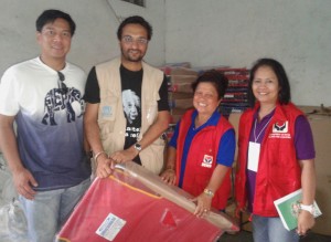 Secretary Soliman receives the UNCHR donation.