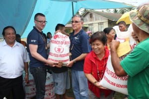 (From Left) Bohol Governor Edgardo Chatto, AusAid Minister-Counsellor Layton Pike, Australian Ambassador Bill Twedell, and DSWD Secretary Corazon Soliman beam as they the distribute family food packs to Sagbayan folks. World Food Programme Country Director Praveen Agrawal (not in photo) was also with the group.