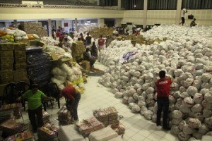 Cultural Centre of Bohol turned into a repacking warehouse with goods from DSWD and WFP. The trucks of the Provincial Government of Bohol transport the goods to the earthquake-stricken towns.