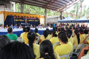Pantawid Pamilya beneficiaries listen to speakers during the ADB visit.
