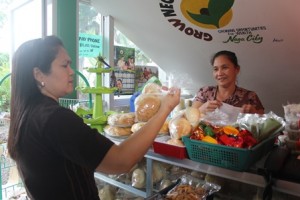 Fe Caraza manning her food stall.