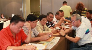 (From left) Mayors Manuel Que, Lesmes Lumen, Emiliana Villacarillo, and (in striped t-shirt) Jaime Ty discuss their respective LGUs’ disaster resilient plan during the Leaders for Disaster Resilient Communities Seminar/Workshop.