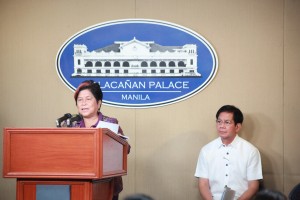 Sec. Soliman giving Malacanang reporters updates on DSWD's response and recovery efforts for Typhoon Yolanda survivors
