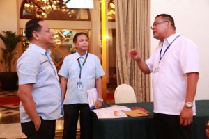 From left:  DSWD Social Marketing Service Director Joel Espejo, DSWD Asst. Secretary Teodulo R. Romo in a discussion with  Tungawan, Zamboanga Sibugay Mayor Randy Climaco on DSWD's strengthened programs and services towards achieving its goal of becoming a world standard in the delivery of social protection programs.