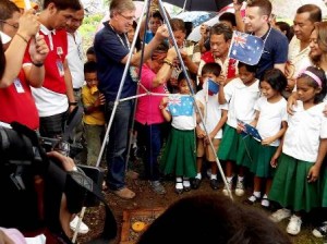 Sec. Soliman (center) and Australian DFAT Dep. Sec. McDonald (4th from left) lead the groundbreaking ceremony signalling the start of the construction of approximately 117 classrooms and day care centers in 'Yolanda'-affected areas.  Witnessing the ceremony are Alangalang Mayor Loreto Yu, DSWD staff, representatives from partner organizations, and the day care children.