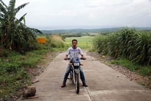 Rustico Mallosa at their completed road pro ... Najandig, Zamboanguita, Negros Oriental