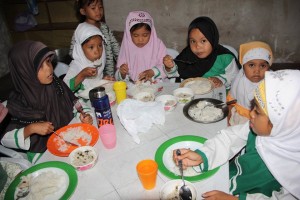 School children partake of free hot meals in a Madrasah in Lower Sirawan, Toril, Davao City