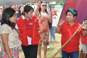 DSWD Sec. Soliman engages an evacuee of the Surigao del Sur incident during her recent visit to the evacuation center where she met with local officials and community leaders. Also in photo is DSWD-CARAGA DIrector Minda Brigoli (center in red vest).