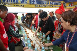 Department of Social Welfare and Development Secretary Judy M. Taguiwalo joins the leaders of the different Indigenous Peoples (IPs) tribes from Luzon, Visayas, and Mindanao in a solidarity lunch during the Lakbayan 2016. Also in photo (far right) is DSWD Assistant Secretary Malou Turalde-Jarabe.