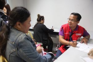 A DSWD social worker interviews a repatriated overseas Filipino from the Kingdom of Saudi Arabia who availed of the 90-day amnesty program of the said country.
