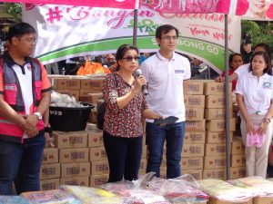 DSWD Acting Secretary Virginia N. Orogo speaks with the victims of a fire incident which broke out on May 24 at Sitio 6, Barangay Catmon in Malabon City. Also in the photo is Undersecretary for Luzon Affairs Francisco Moreno Domagoso.