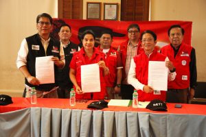 From left, front row: Federation of Rapid Emergency Telecommunications Team (RETT) of the Philippines President Ornan Vicente, DSWD Secretary Virginia N. Orogo, and REACT Philippines, Inc. National President Joey A. Valencia show the Memorandum of Understanding (MOU) they signed to enable cooperation, coordination, and collaboration in ensuring resilient and reliable telecommunications during calamities. The MOU signing was witnessed by (from left, back row) RETT Phils. Vice President Lt. Colonel Edwin C. Sadang, DSWD Disaster Response Management Bureau (DRMB) Director Rodolfo M. Encabo, DSWD Information & Communications Technology Management Service (ICTMS) Director Felino Castro V, and REACT Phils. Executive Vice President for Administration Gregorio Y. Pacifico.