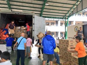 ‪DSWD family food packs are being unloaded at H. Bautista Elementary School Evacuation Center, Marikina City for distribution to the evacuees. The relief aid arrived in the city yesterday. 