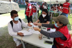 Department of Social Welfare and Development (DSWD) personnel hand over financial assistance to a locally stranded individual during the second batch of the Hatid Tulong Grand Send-Off held on July 25 to 29.
