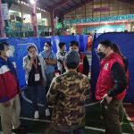 Department of Social Welfare and Development Secretary (DSWD) Rolando Joselito D. Bautista (left) inspects the evacuation center in Bagong Silangan Elementary School