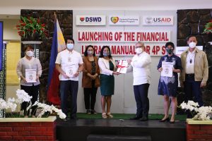 From Left to Right: Mayor Eufemia D. Domingo, Municipal Mayor of Licab, Nueva Ecija (Pilot Area of Implementation); DSWD Secretary Rolando Joselito D. Bautista; Dir. Gemma B. Gabuya (4Ps National Program Manager); Ms. Jeana Catacio, SNPP President (People’s Organization); Mr. Vicente Catudio Jr. ,Digital Finance Advisor – USAID / E-EPESO; ASec. Rhea Peñaflor; Usec. Danilo Pamonag during the launching of the Financial Literacy Manual for 4Ps.