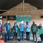 The Department of Social Welfare and Development provides livelihood assistance to some 21 former rebels at the 12th Special Forces Company Camp, Brgy. Centrala, Surallah, South Cotabato in April. (From left to right: SLP XII Regional Program Coordinator Edgar Guerra; SCPPO Operations Management Unit Chief Lt Col. Romy Castañares; Lake Sebu MSWDO Adela Dorego; Former Rebel Ka-Pedro; DSWD XII Director Restituto Macuto, and 12th Special Forces Company Commanding Officer Capt. Artemio Sombrio)