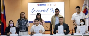Department of Social Welfare and Development Secretary Erwin Tulfo (2nd from left), together with (from left to right): Philippine Statistics Authority Assistant National Statistician Engineer Marizza B. Grande, Department of the Interior and Local Government Undersecretary Alfredo F. Bayan, and National Commission on Indigenous Peoples Head of Empowerment & Human Rights Office-Empowerment Division, Ms. Ma. Victoria R. Formento, presents the signed Memorandum of Agreement for the implementation of the Inter-Agency National Indigenous Peoples Birth Registration Special Project on Thursday, December 15.