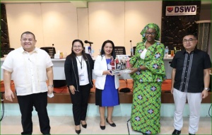 Department of Social Welfare and Development Assistant Secretary Janet Armas (3rd from left) presents a simple token to United Nations Special Rapporteur Mama Fatima Singhateh (2nd from right) during the UN officials visit to the Agency on November 28. Also in photo are (from left to right) Council for the Welfare of Children Executive Director, Undersecretary Angelo Tapales; DSWD Assistant Secretary Elaine Fallarcuna; and Department of Foreign Affairs - United Nations and International Organization Acting Deputy Assistant Secretary Jesus Enrique Garcia II.