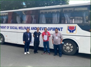 Mr. Vincent P. Eltagon (2nd from right), Administrative Officer IV of the Administrative Service (AS) General Services Division is holding the accomplished checklist handed over by the Department of Energy (DOE) representative, Senior Science Research Specialist Simon S. Leonor (2nd from left), as a result of the spot check indicating 100% compliance of the Department of Social Welfare and Development (DSWD) with the government's Energy Efficiency and Conservation (EEC) measures. Also in photo, from left: Mr. John Michael L. de Pedro, Administrative Officer III, AS Building and Grounds Management Division; and Engr. Ronald T. Vegim, Administrative Officer V, AS Building and Grounds Management Division.