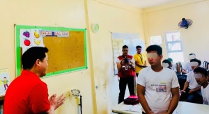 Secretary Gatchalian spends light moments with children in conflict with the law at the Bahay Pag-Asa Center.