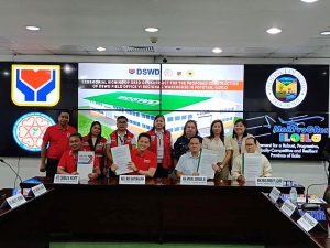 Department of Social Welfare and Development (DSWD) Secretary Rex Gatchalian, Iloilo Governor Arthur R. Defensor, Jr., Pototan Mayor Rafael Enrique P. Lazaro, and DSWD Field Office (FO) VI Regional Director Atty. Carmelo N. Nochete present the signed Deed of Usufruct which grants the DSWD the temporary rights to construct a regional warehouse in Pototan, Iloilo on March 10, 2023.