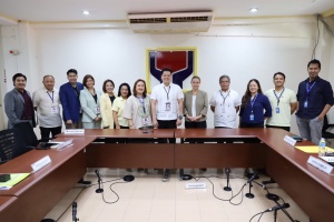 Department of Social Welfare and Development (DSWD) Secretary Rex Gatchalian (8th from left), together with other DSWD officials, met with the International Organization for Migration (IOM) Philippines, represented by Chief of Mission Tristan Burnett (5th from right), on March 30.